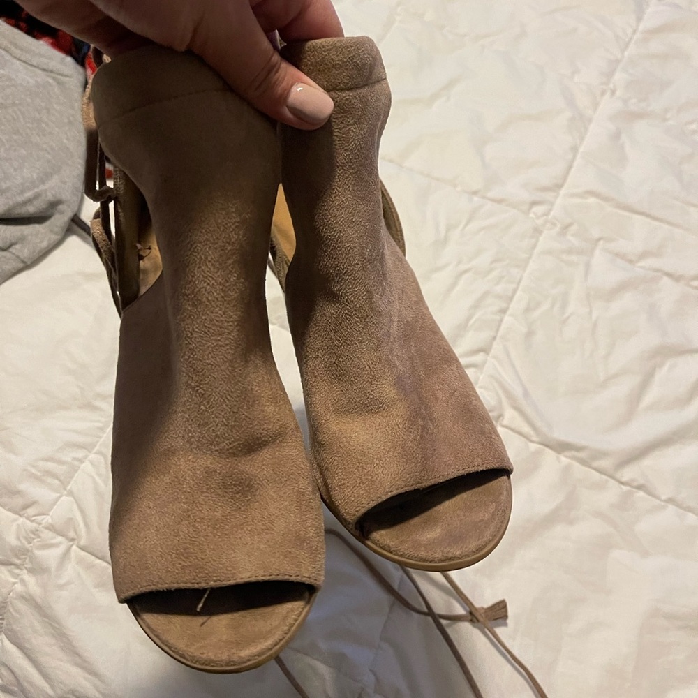 beige chunky strappy open toe size 10 heels/90s beige platform sandals